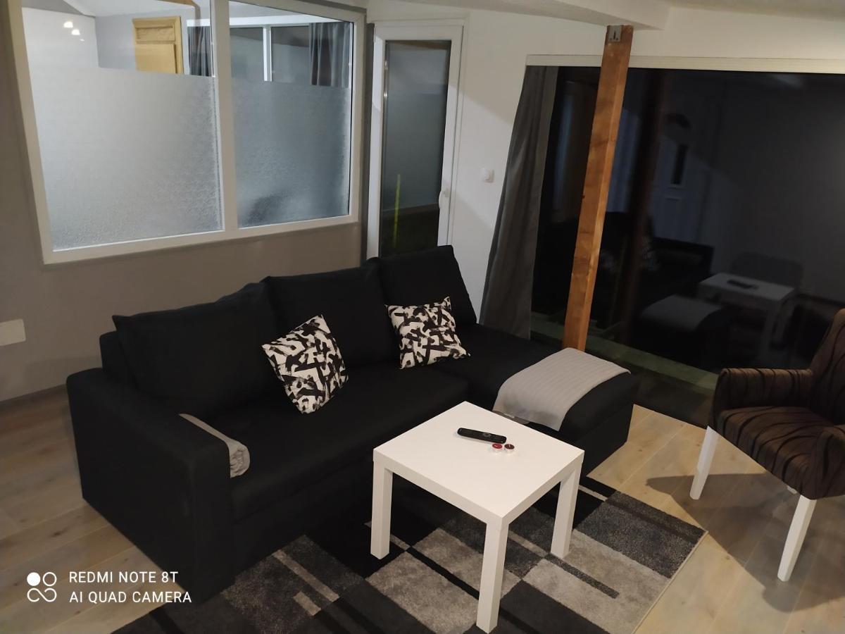 Lenilenii Bungalows Jajce Buitenkant foto