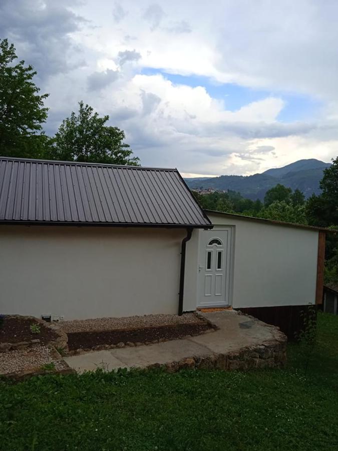 Lenilenii Bungalows Jajce Buitenkant foto