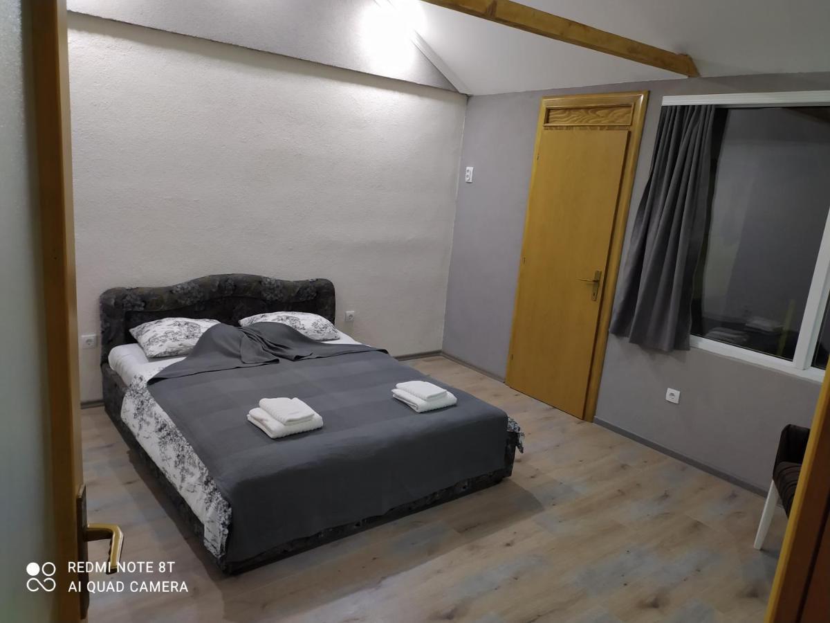 Lenilenii Bungalows Jajce Buitenkant foto